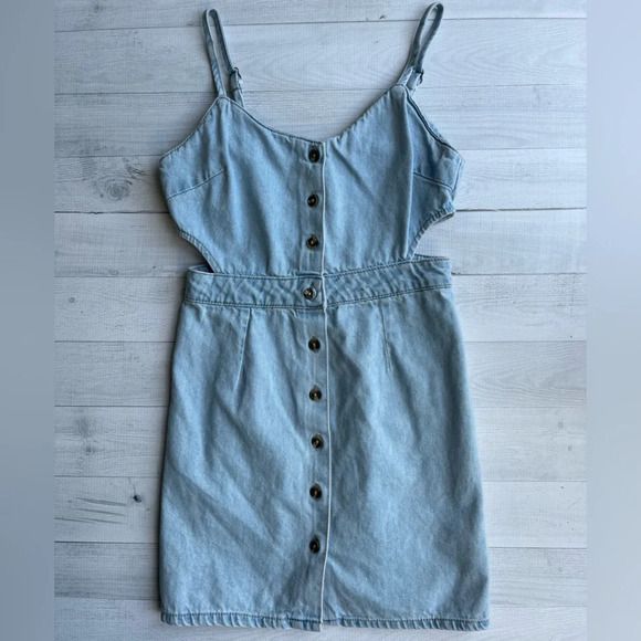 Forever 21 Dresses & Skirts - Forever 21 Light Denim Cut Out Mini Dress XS